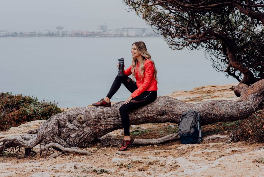 Hiqe low vegan camel red waterproof