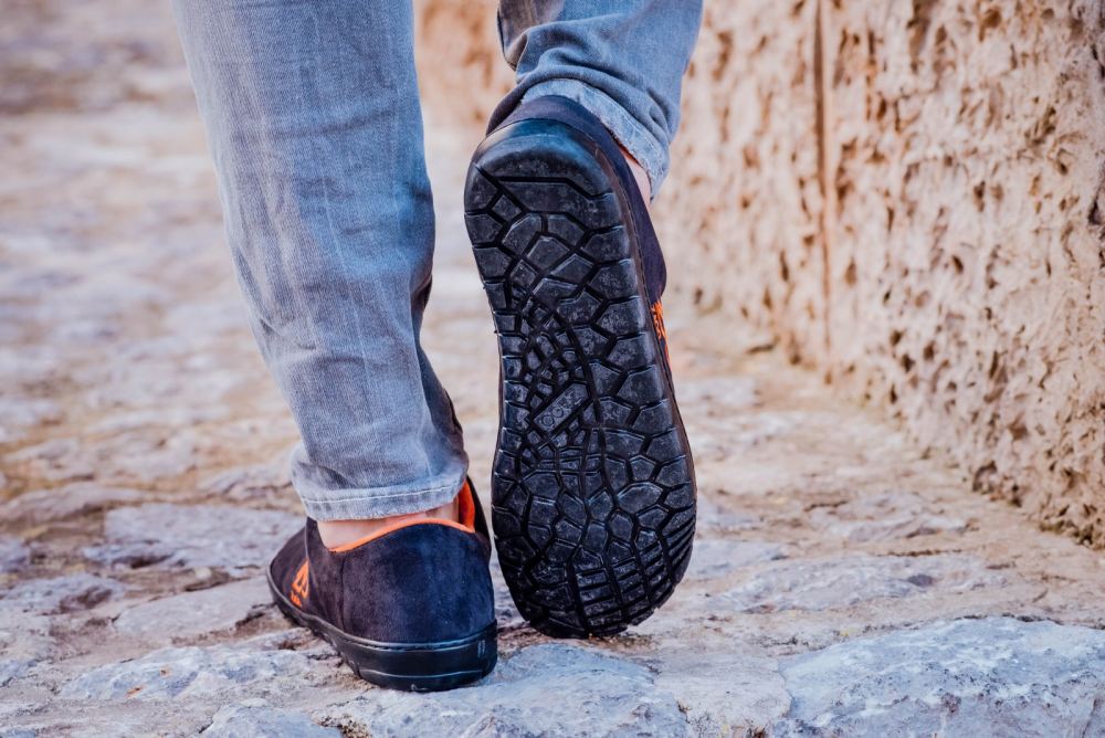 „Qaro“ juodas oranžinis