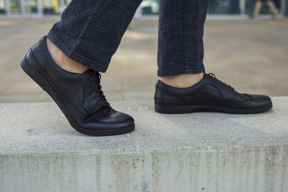 ZAQQ BRIQ Brogue Black: Suit Barefoot Shoes