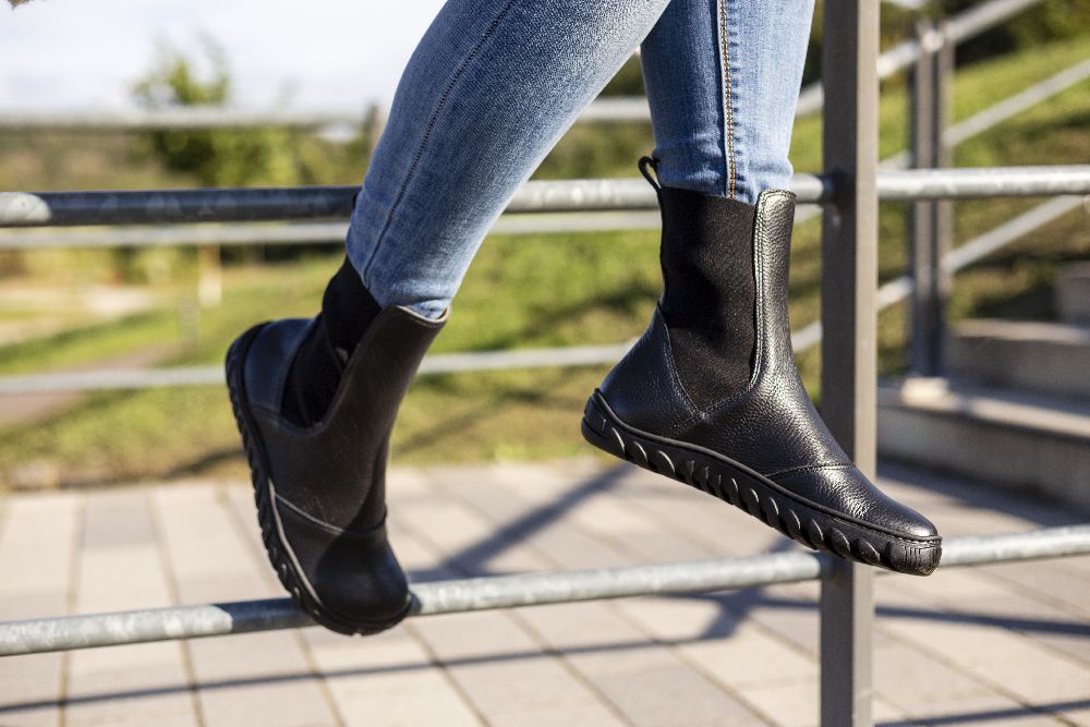 Elegant freedom of barefoot in black - discover comfort! – ZAQQ