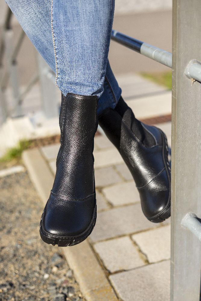 Elegant freedom of barefoot in black - discover comfort! – ZAQQ